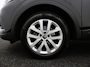 Renault Kadjar 1.3 TCe Zen Apple Carplay/Android Auto, Cruise control, Dab, Parkeersensor voor/achter, Keyless entry, Spraakbediening Een ruime en comfortabele SUV met een luxe uitstraling. Dankzij het royale interieur en de fijne zit biedt de Kadjar veel comfort voor zowel korte als lange ritten. De 1.3 TCe-motor zorgt voo