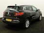 Renault Kadjar 1.3 TCe Zen Apple Carplay/Android Auto, Cruise control, Dab, Parkeersensor voor/achter, Keyless entry, Spraakbediening Een ruime en comfortabele SUV met een luxe uitstraling. Dankzij het royale interieur en de fijne zit biedt de Kadjar veel comfort voor zowel korte als lange ritten. De 1.3 TCe-motor zorgt voo
