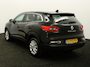 Renault Kadjar 1.3 TCe Zen Apple Carplay/Android Auto, Cruise control, Dab, Parkeersensor voor/achter, Keyless entry, Spraakbediening Een ruime en comfortabele SUV met een luxe uitstraling. Dankzij het royale interieur en de fijne zit biedt de Kadjar veel comfort voor zowel korte als lange ritten. De 1.3 TCe-motor zorgt voo