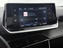 Peugeot 2008 SUV Allure 130pk Automaat | Navigatie | Climate Control | Cruise Control | Parkeersensoren | Keyless | Led koplampen | Armsteun | Apple Carplay / Android Auto | Bluetooth | DAB+ radio | Stof/kunstleder | Multifunctioneel lederen stuurwiel | Automatisch dimlicht | Regensensor | Donker getint glas | 17" lichtmetalen velgen |