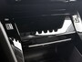 Peugeot 2008 SUV Allure 130pk Automaat | Navigatie | Climate Control | Cruise Control | Parkeersensoren | Keyless | Led koplampen | Armsteun | Apple Carplay / Android Auto | Bluetooth | DAB+ radio | Stof/kunstleder | Multifunctioneel lederen stuurwiel | Automatisch dimlicht | Regensensor | Donker getint glas | 17" lichtmetalen velgen |
