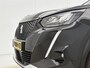 Peugeot 2008 SUV Allure 130pk Automaat | Navigatie | Climate Control | Cruise Control | Parkeersensoren | Keyless | Led koplampen | Armsteun | Apple Carplay / Android Auto | Bluetooth | DAB+ radio | Stof/kunstleder | Multifunctioneel lederen stuurwiel | Automatisch dimlicht | Regensensor | Donker getint glas | 17" lichtmetalen velgen |