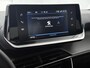 Peugeot 2008 SUV Allure 130pk Automaat | Navigatie | Climate Control | Cruise Control | Parkeersensoren | Keyless | Led koplampen | Armsteun | Apple Carplay / Android Auto | Bluetooth | DAB+ radio | Stof/kunstleder | Multifunctioneel lederen stuurwiel | Automatisch dimlicht | Regensensor | Donker getint glas | 17" lichtmetalen velgen |