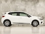 Renault Clio 1.0 TCe 90 Equilibre (APPLE CARPLAY, GROOT NAVI, CRUISE, SPORTSTOELEN, LANE ASSIST, NIEUWE APK, NIEUWSTAAT)