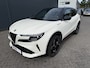 Alfa Romeo Junior 1.2 Turbo Hybrid Ibrida Speciale (Elektrische Klep - LED - Keyless Entry - Parkeersensoren V+A - Stoelverwarming - Adaptieve Cruise Controle - Camera - 18")