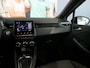 Renault Clio 1.6 E-Tech Hybrid 140 Intens - 360 camera - Navi - Sensoren - Armsteun voor