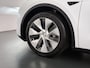 Tesla Model Y RWD 300PK SOH 90% Trekhaak Warmtepomp LFP-Accu Premium-Audio AMD Ryzen™ Camera's Navi Ecc Led Lmv 19" Privacy Glas Leder Stoel+Stuurverwarming Panoramadak Bluetooth Elek.Achterklep 1.600KG Trekgewicht 1e Eigenaar Origineel Nederlandse Auto