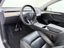 Tesla Model Y RWD 300PK SOH 90% Trekhaak Warmtepomp LFP-Accu Premium-Audio AMD Ryzen™ Camera's Navi Ecc Led Lmv 19" Privacy Glas Leder Stoel+Stuurverwarming Panoramadak Bluetooth Elek.Achterklep 1.600KG Trekgewicht 1e Eigenaar Origineel Nederlandse Auto
