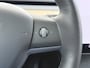 Tesla Model Y RWD 300PK SOH 90% Trekhaak Warmtepomp LFP-Accu Premium-Audio AMD Ryzen™ Camera's Navi Ecc Led Lmv 19" Privacy Glas Leder Stoel+Stuurverwarming Panoramadak Bluetooth Elek.Achterklep 1.600KG Trekgewicht 1e Eigenaar Origineel Nederlandse Auto