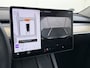 Tesla Model Y RWD 300PK SOH 90% Trekhaak Warmtepomp LFP-Accu Premium-Audio AMD Ryzen™ Camera's Navi Ecc Led Lmv 19" Privacy Glas Leder Stoel+Stuurverwarming Panoramadak Bluetooth Elek.Achterklep 1.600KG Trekgewicht 1e Eigenaar Origineel Nederlandse Auto