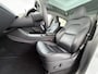 Tesla Model Y RWD 300PK SOH 90% Trekhaak Warmtepomp LFP-Accu Premium-Audio AMD Ryzen™ Camera's Navi Ecc Led Lmv 19" Privacy Glas Leder Stoel+Stuurverwarming Panoramadak Bluetooth Elek.Achterklep 1.600KG Trekgewicht 1e Eigenaar Origineel Nederlandse Auto