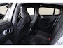 Volvo C40 Extended Range Plus 82 kWh - Panoramadak - IntelliSafe Assist & Surround - Parkeercamera achter - Verwarmde voorstoelen & stuur - Parkeersensoren voor & achter - Draadloze tel. lader - Warmtepomp - Extra getint glas - 19' LMV