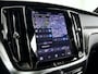 Volvo V60 T8 Plug-in hybrid AWD Plus Dark | SOH 100% | Panoramadak | 360° camera | Head-up display | Harman Kardon | Stoel- en stuurverwarming | Trekhaak
