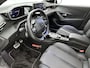 Peugeot 208 GT Hybrid 145pk Automaat | Navigatie | 360° Camera | Climate Control | Adaptieve Cruise Control | Parkeersensoren v+a | Armsteun | Keyless | Full Led koplampen | Dodehoeksensor| Leder/stof sportstoelen | Bluetooth | Draadloze Apple CarPlay / Android Auto | DAB+ radio | Donker getint glas | 17" lichtmetalen velgen |