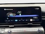 Hyundai Kona Electric Comfort 64.8 kWh long-Range SOH 99,6% / 620KM | Fabrieksgarantie 09-2030 | Warmtepomp | V2L | Adaptive Cruise | Stoel & Stuurverwarming | Carplay | Dodehoek | Camera | Dealeronderhouden |