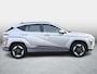 Hyundai Kona Electric Comfort 64.8 kWh long-Range SOH 99,6% / 620KM | Fabrieksgarantie 09-2030 | Warmtepomp | V2L | Adaptive Cruise | Stoel & Stuurverwarming | Carplay | Dodehoek | Camera | Dealeronderhouden |
