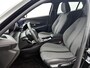 Peugeot 2008 SUV Allure 100pk | Navigatie | Achteruitrijcamera | Climate Control | Cruise Control | Parkeersensoren v+a | Armsteun | Digitaal instrumentenpaneel | Draadloze Apple Carplay / Android Auto | Bluetooth | DAB+ radio | Led koplampen | Donker getint glas | 17" lichtmetalen velgen |