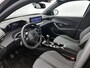 Peugeot 2008 SUV Allure 100pk | Navigatie | Achteruitrijcamera | Climate Control | Cruise Control | Parkeersensoren v+a | Armsteun | Digitaal instrumentenpaneel | Draadloze Apple Carplay / Android Auto | Bluetooth | DAB+ radio | Led koplampen | Donker getint glas | 17" lichtmetalen velgen |