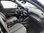 Peugeot 2008 SUV Allure 100pk | Navigatie | Achteruitrijcamera | Climate Control | Cruise Control | Parkeersensoren v+a | Armsteun | Digitaal instrumentenpaneel | Draadloze Apple Carplay / Android Auto | Bluetooth | DAB+ radio | Led koplampen | Donker getint glas | 17" lichtmetalen velgen |