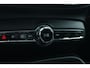 Volvo XC40 B4 Plus Black Edition | Panoramadak | Trekhaak | Verwarmbare voorstoelen, stuurwiel en voorruit | 360 graden camera | Premium audio by Harman Kardon | Apple carplay/Android auto