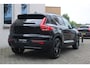 Volvo XC40 B4 Plus Black Edition | Panoramadak | Trekhaak | Verwarmbare voorstoelen, stuurwiel en voorruit | 360 graden camera | Premium audio by Harman Kardon | Apple carplay/Android auto