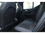 Volvo XC40 B4 Plus Black Edition | Panoramadak | Trekhaak | Verwarmbare voorstoelen, stuurwiel en voorruit | 360 graden camera | Premium audio by Harman Kardon | Apple carplay/Android auto