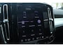 Volvo XC40 B4 Plus Black Edition | Panoramadak | Trekhaak | Verwarmbare voorstoelen, stuurwiel en voorruit | 360 graden camera | Premium audio by Harman Kardon | Apple carplay/Android auto
