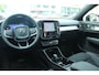 Volvo XC40 B4 Plus Black Edition | Panoramadak | Trekhaak | Verwarmbare voorstoelen, stuurwiel en voorruit | 360 graden camera | Premium audio by Harman Kardon | Apple carplay/Android auto