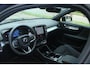 Volvo XC40 B4 Plus Black Edition | Panoramadak | Trekhaak | Verwarmbare voorstoelen, stuurwiel en voorruit | 360 graden camera | Premium audio by Harman Kardon | Apple carplay/Android auto