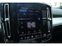 Volvo XC40 B4 Plus Black Edition | Panoramadak | Trekhaak | Verwarmbare voorstoelen, stuurwiel en voorruit | 360 graden camera | Premium audio by Harman Kardon | Apple carplay/Android auto
