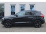 Volvo XC40 B4 Plus Black Edition | Panoramadak | Trekhaak | Verwarmbare voorstoelen, stuurwiel en voorruit | 360 graden camera | Premium audio by Harman Kardon | Apple carplay/Android auto