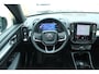 Volvo XC40 B4 Plus Black Edition | Panoramadak | Trekhaak | Verwarmbare voorstoelen, stuurwiel en voorruit | 360 graden camera | Premium audio by Harman Kardon | Apple carplay/Android auto