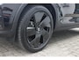 Volvo XC40 B4 Plus Black Edition | Panoramadak | Trekhaak | Verwarmbare voorstoelen, stuurwiel en voorruit | 360 graden camera | Premium audio by Harman Kardon | Apple carplay/Android auto