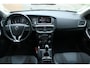Volvo V40 T2 Nordic+ | Verwarmde voorstoelen | 16" lichtmetalen velgen | Cruise Control | Autonomous Emergency Braking | Electronic Climate Control |