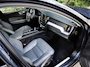 Volvo XC60 2.0 B5 Momentum Exclusive 1e-Eig. & Keurig-Onderh. BOVAG-Garantie. NL-Auto.