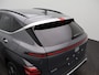 Hyundai Kona 1.6 GDI HEV Premium | Lederen bekleding | Stoelverkoeling | Stoelverwarming | Stuurverwarming | Adaptieve Cruise Control | 360 Camera | Keyless | DAB |