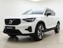 Volvo XC40 B4 211pk Plus Dark / 20'' / 360 Camera / Trekhaak / Pixel Koplampen / Panoramadak / Nubuck / El. Stoelen / Harman&Kardon Audio / Noodreservewiel / ACC / BLIS / Stoel + Stuurw. Verwarming /