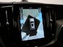Volvo XC60 T6 Recharge AWD Ultimate Dark | Luchtvering | Bowers & Wilkins | Head-Up | 360° | Panoramadak | Trekhaak | Adaptive Cruise | BLIS | 21"