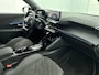 Peugeot e-2008 EV 54 kWh 156pk GT Automaat | 3 Fase | Navigatie | Camera | Leder/Alcantara | Stoel elektrisch+verwarmd+massage | Full Led koplampen | Parkeersensoren v+a | Keyless | Adaptieve Cruise Control | Dodehoeksensor | DAB+ radio | Apple Carplay / Android Auto | Donker getint glas | 17" lichtmetalen velgen |