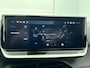 Peugeot e-2008 EV 54 kWh 156pk GT Automaat | 3 Fase | Navigatie | Camera | Leder/Alcantara | Stoel elektrisch+verwarmd+massage | Full Led koplampen | Parkeersensoren v+a | Keyless | Adaptieve Cruise Control | Dodehoeksensor | DAB+ radio | Apple Carplay / Android Auto | Donker getint glas | 17" lichtmetalen velgen |