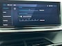 Peugeot e-2008 EV 54 kWh 156pk GT Automaat | 3 Fase | Navigatie | Camera | Leder/Alcantara | Stoel elektrisch+verwarmd+massage | Full Led koplampen | Parkeersensoren v+a | Keyless | Adaptieve Cruise Control | Dodehoeksensor | DAB+ radio | Apple Carplay / Android Auto | Donker getint glas | 17" lichtmetalen velgen |