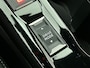 Peugeot e-2008 EV 54 kWh 156pk GT Automaat | 3 Fase | Navigatie | Camera | Leder/Alcantara | Stoel elektrisch+verwarmd+massage | Full Led koplampen | Parkeersensoren v+a | Keyless | Adaptieve Cruise Control | Dodehoeksensor | DAB+ radio | Apple Carplay / Android Auto | Donker getint glas | 17" lichtmetalen velgen |