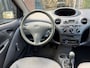 Toyota Yaris 1.0-16V VVT-i Terra / bj.2000 / airco / sportvelgen / export / APK tot 25/11/26 / NAP met 376726 km/ kleur: rood..