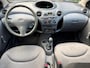 Toyota Yaris 1.0-16V VVT-i Terra / bj.2000 / airco / sportvelgen / export / APK tot 25/11/26 / NAP met 376726 km/ kleur: rood..