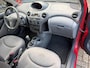 Toyota Yaris 1.0-16V VVT-i Terra / bj.2000 / airco / sportvelgen / export / APK tot 25/11/26 / NAP met 376726 km/ kleur: rood..