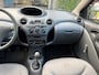 Toyota Yaris 1.0-16V VVT-i Terra / bj.2000 / airco / sportvelgen / export / APK tot 25/11/26 / NAP met 376726 km/ kleur: rood..