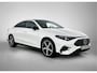 Mercedes-Benz CLA 200 AMG Nightpakket 58 kWh | Panoramadak | Alarm | Sfeerverlichting | Keyless Go | CarPlay | Stoelverwarming | Parkeerpakket met Camera | Sfeerverlichting | Stoelverwarming | Sportstoelen | Adaptieve cruisecontrol |