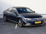 Volkswagen Passat 1.5 TSI Elegance Business R 150 pk DSG | R-Line | Dealer onderhouden | Trekhaak | Panoramadak | Alcantara/Leder | Navigatie | Camera | Cruise control | LED Matrix |