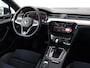 Volkswagen Passat 1.5 TSI Elegance Business R 150 pk DSG | R-Line | Dealer onderhouden | Trekhaak | Panoramadak | Alcantara/Leder | Navigatie | Camera | Cruise control | LED Matrix |