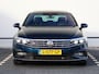 Volkswagen Passat 1.5 TSI Elegance Business R 150 pk DSG | R-Line | Dealer onderhouden | Trekhaak | Panoramadak | Alcantara/Leder | Navigatie | Camera | Cruise control | LED Matrix |